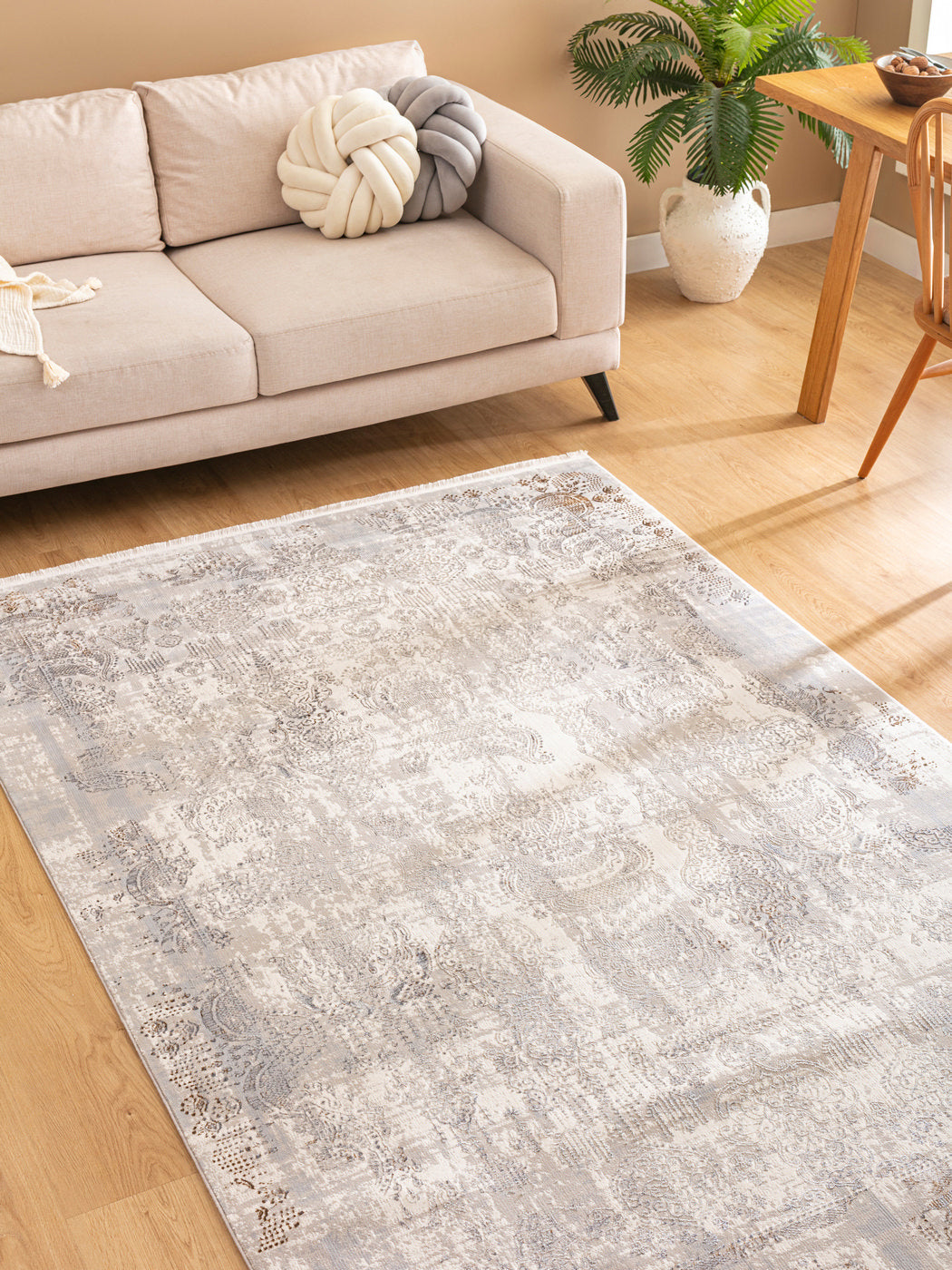 Jakarta Daggdis – En konstnärlig balans mellan ljusa nyanser och antika ornament