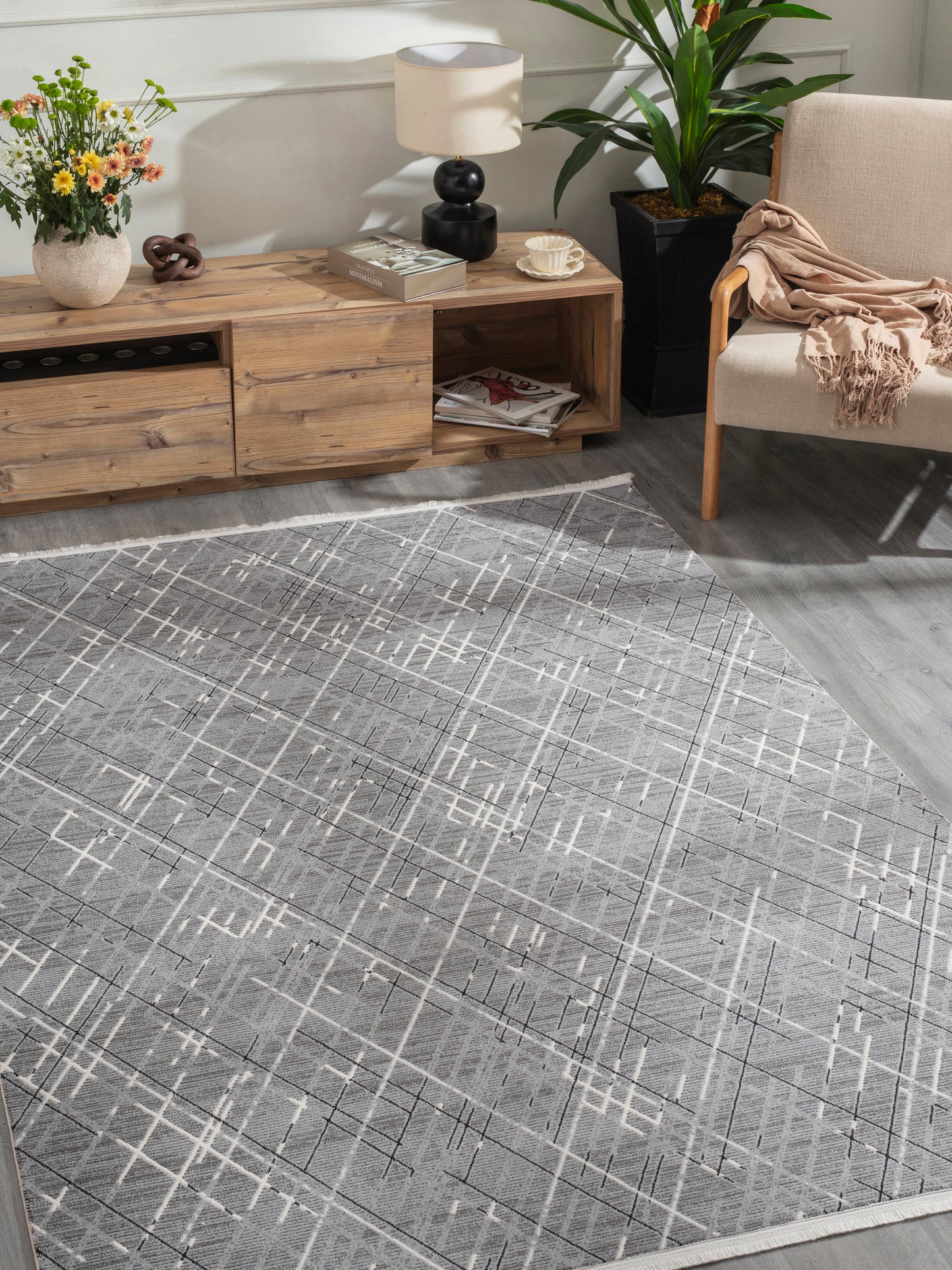 Premiere Nova - Grafisk elegans i grå toner – en modern matta som lyfter varje rum.