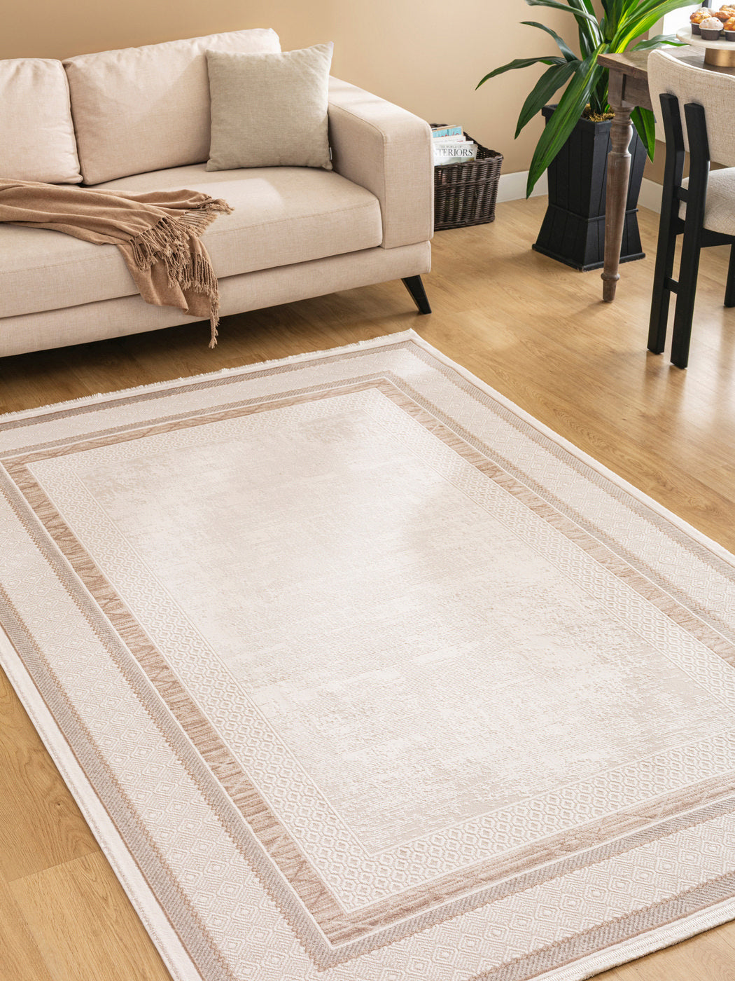 Bloom Sandro – En varm och tidlös elegans i beige och ljusa nyanser