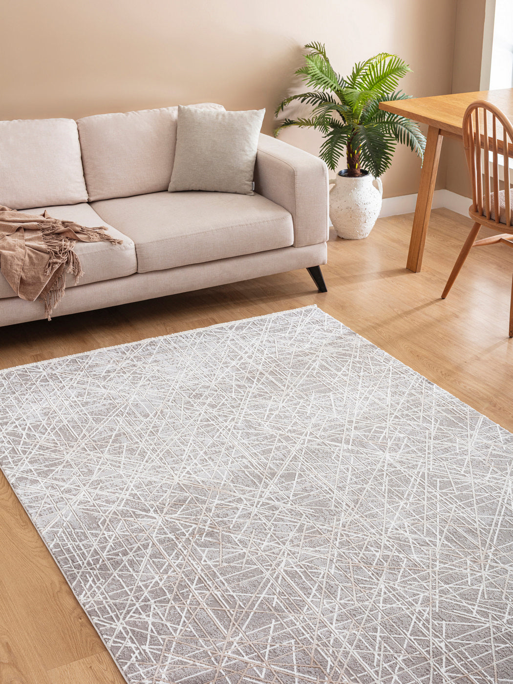 Favor Nova – Mjuk Modern Matta med Dynamiskt Linjemönster