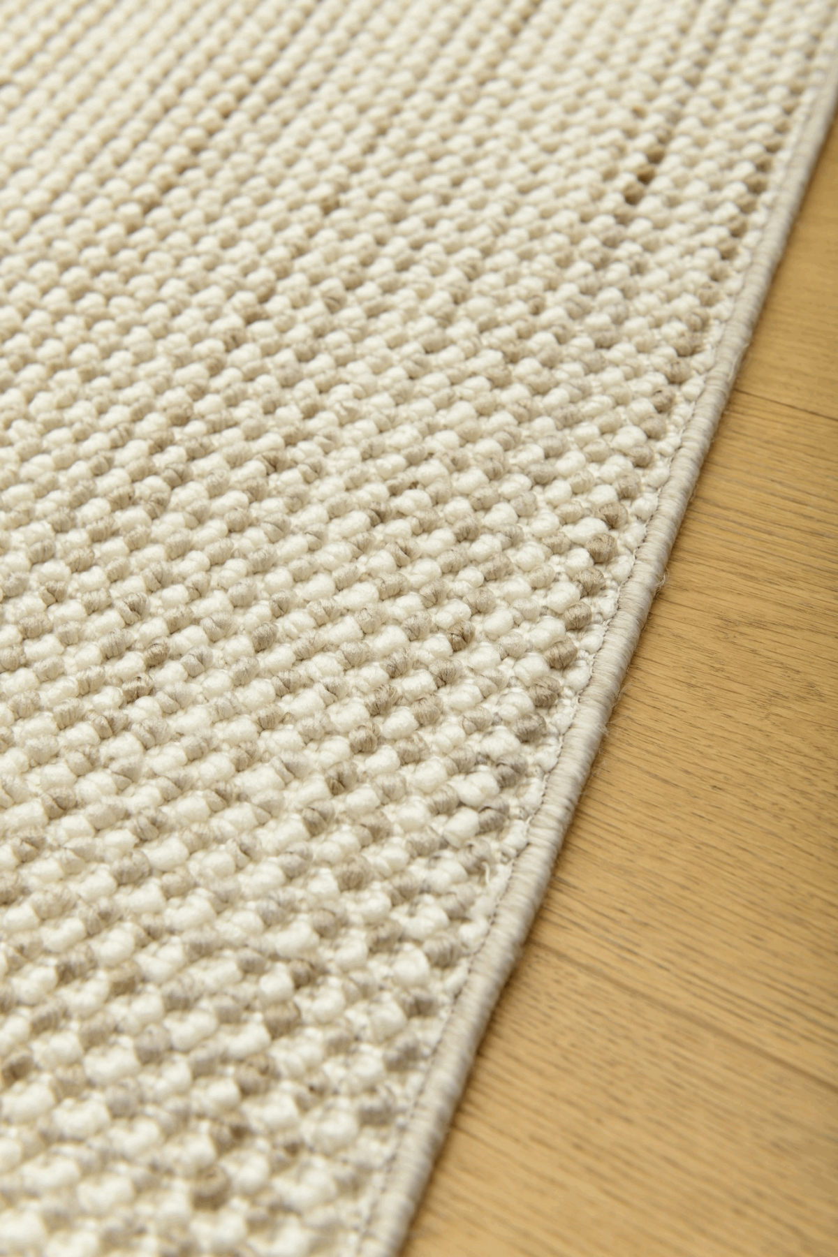 Point Flint är valet för dig som söker ett nedtonat men elegant uttryck i din inredning.