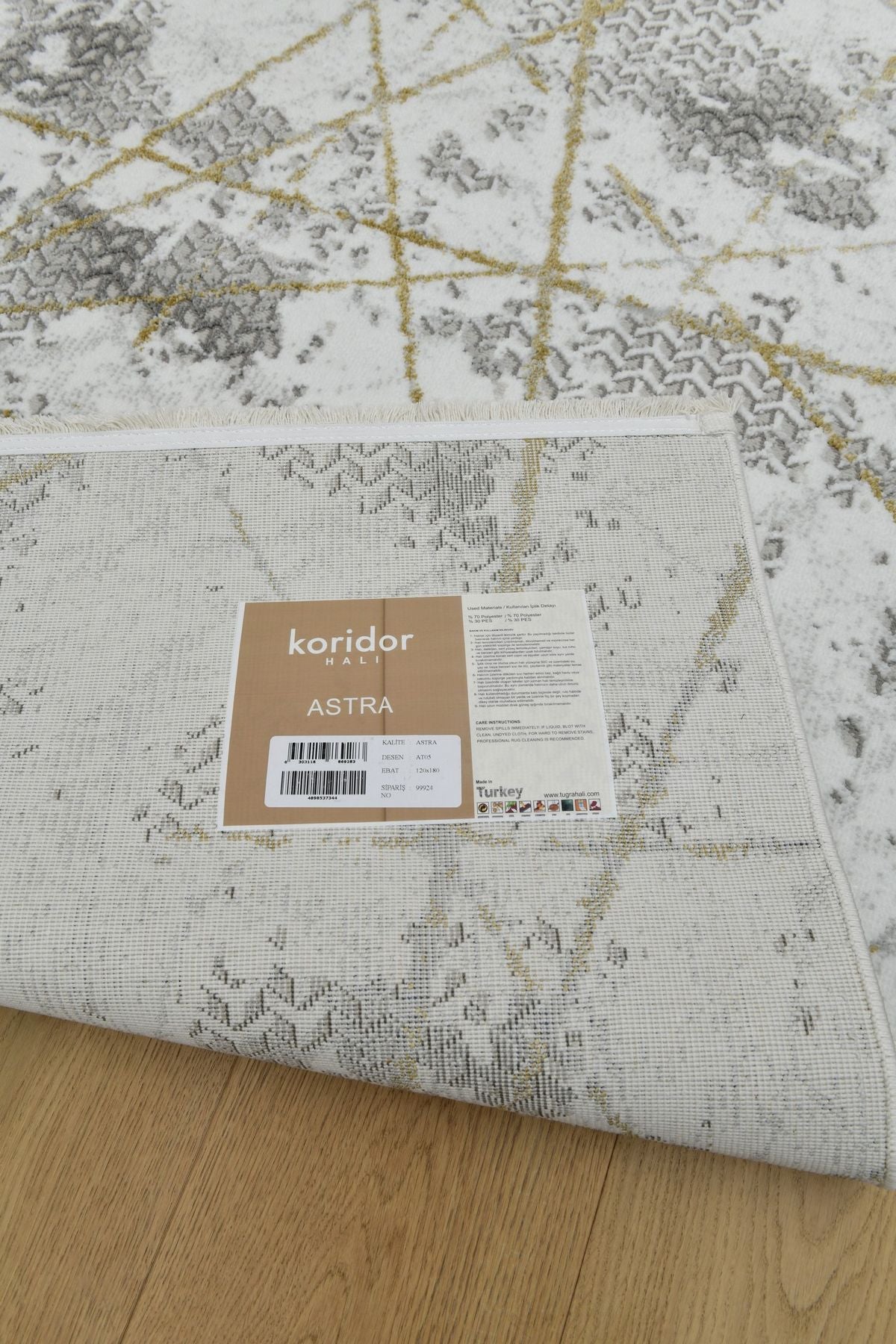 Astra GuldLinj – Modern dynamik med gyllene kontrast