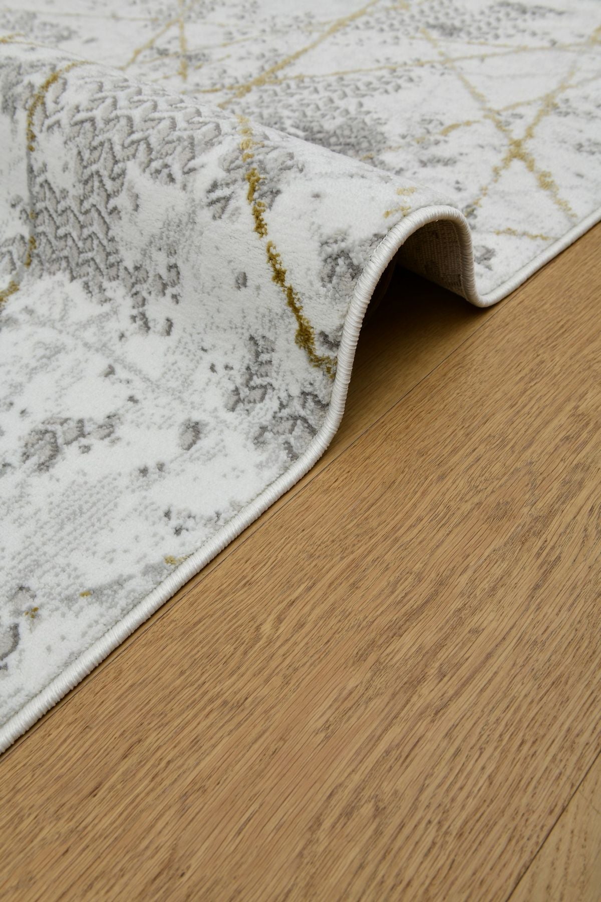 Astra GuldLinj – Modern dynamik med gyllene kontrast