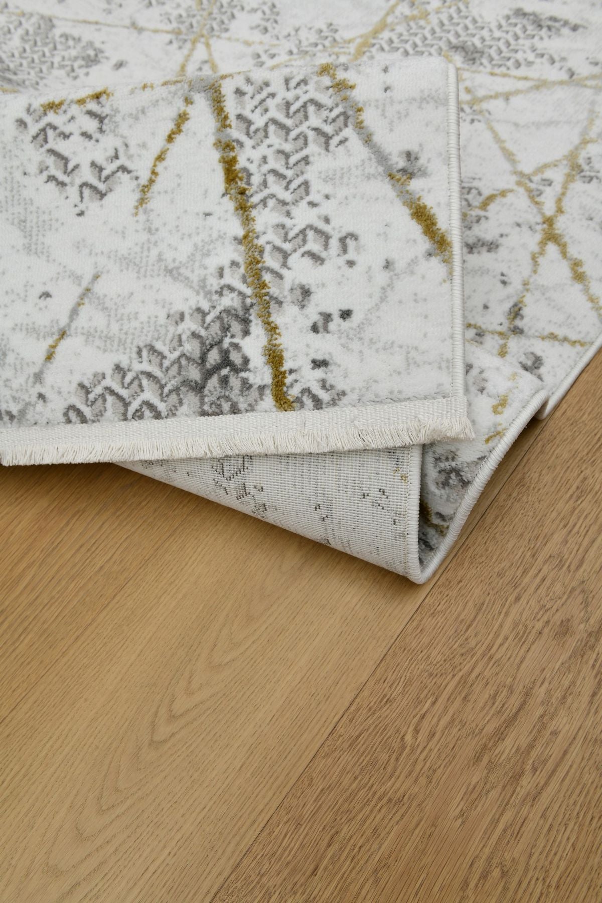 Astra GuldLinj – Modern dynamik med gyllene kontrast