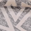 Florya Geo – Mjuk Grå Matta med Kontrasterande Triangeldesign för Modern Inredning
