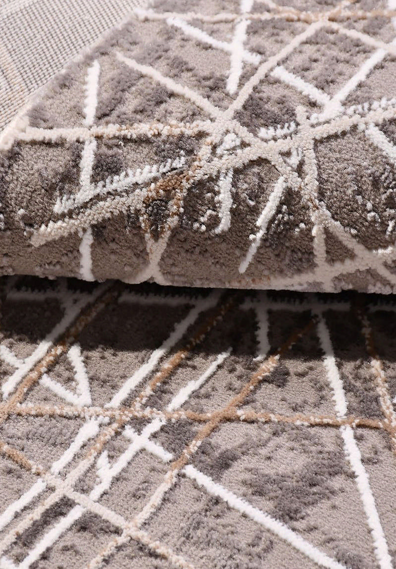 Favor Nova – Mjuk Modern Matta med Dynamiskt Linjemönster