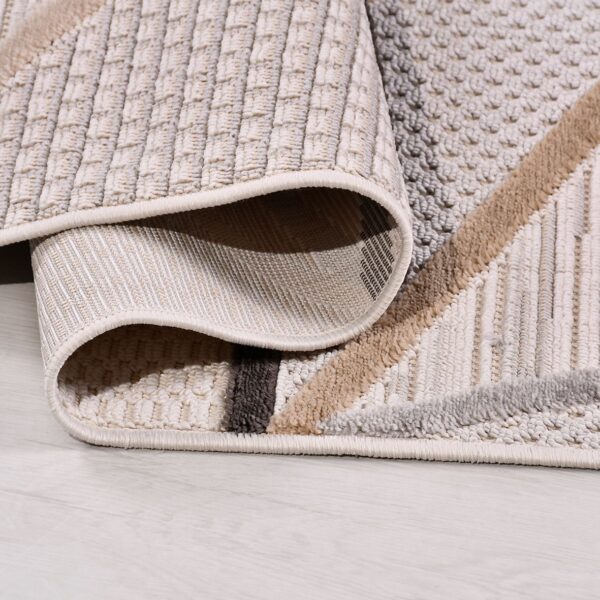 Izmir Almond – Grafisk elegans med djärva kontraster