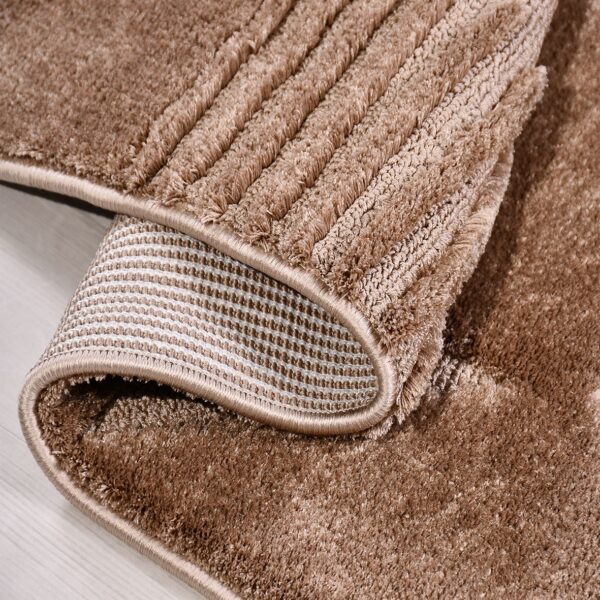 Izaka Sienna – Elegant struktur i varma toner