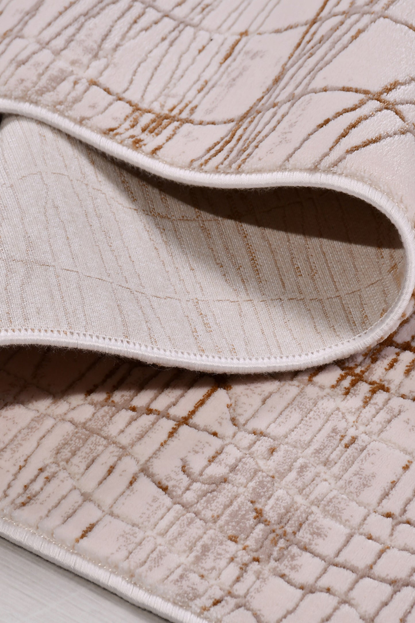 Ortaköy SandLinjär – Naturinspirerade linjer i varm sandton