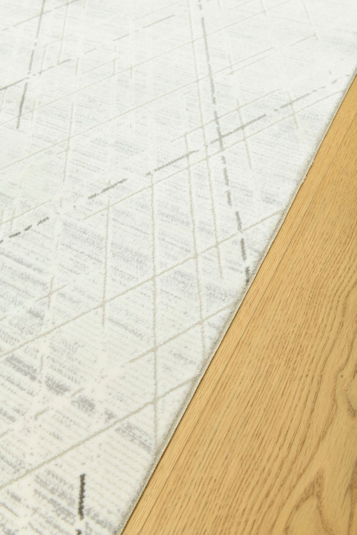 Premiere Grid – Modern Matta med Asymmetrisk Rutdesign i Elfenbensvitt och Grått