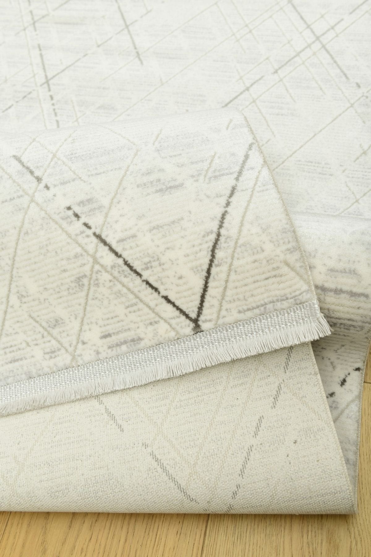 Premiere Grid – Modern Matta med Asymmetrisk Rutdesign i Elfenbensvitt och Grått