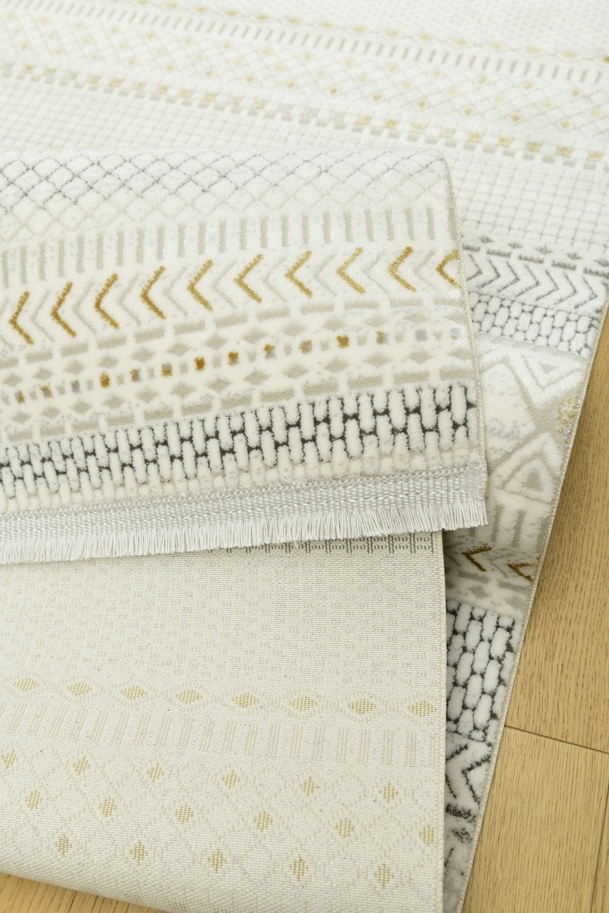 Premiere Dune – Matta med Nomadiska Ränder i Naturtoner