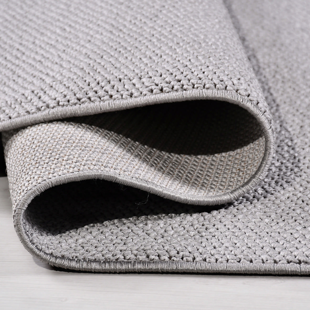 Selanik Aura – Stilren Handvävd Matta i Grå Ton med Franskant och Naturlig Känsla