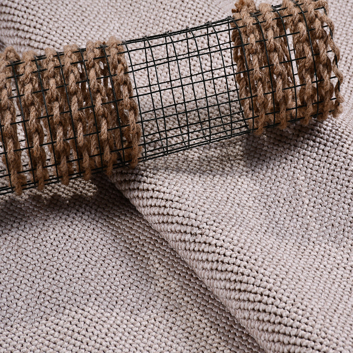 Selanik Natur – Handvävd Beige Matta med Klassisk Frans och Skandinavisk Look