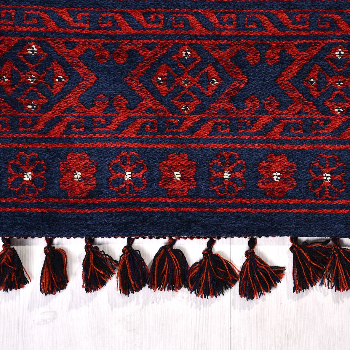 Türkmen Safir – Elegant Matta i Orientaliskt Mönster med Modern Funktion