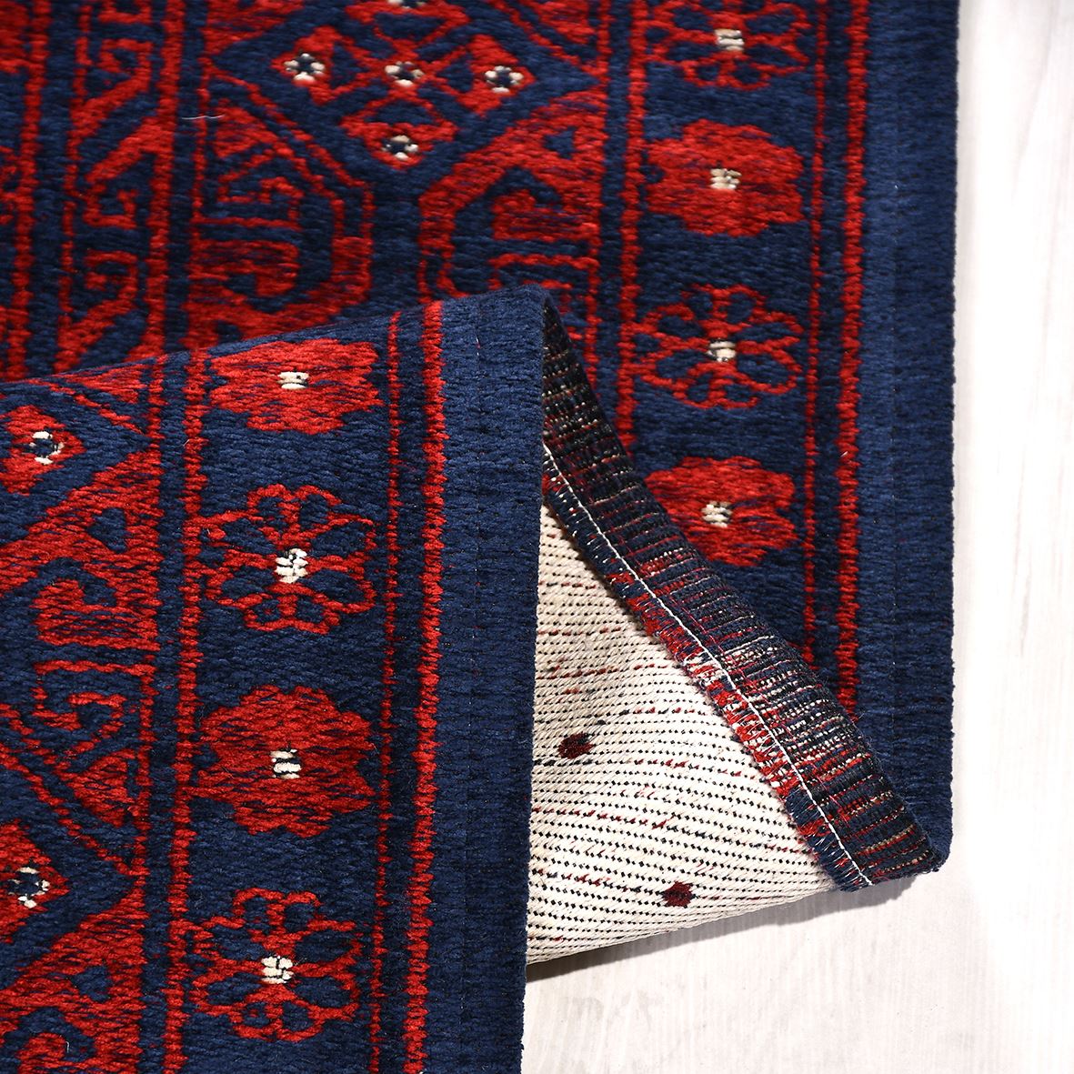 Türkmen Safir – Elegant Matta i Orientaliskt Mönster med Modern Funktion