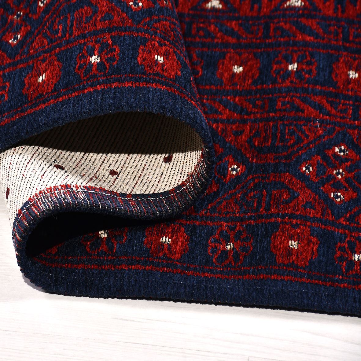 Türkmen Safir – Elegant Matta i Orientaliskt Mönster med Modern Funktion