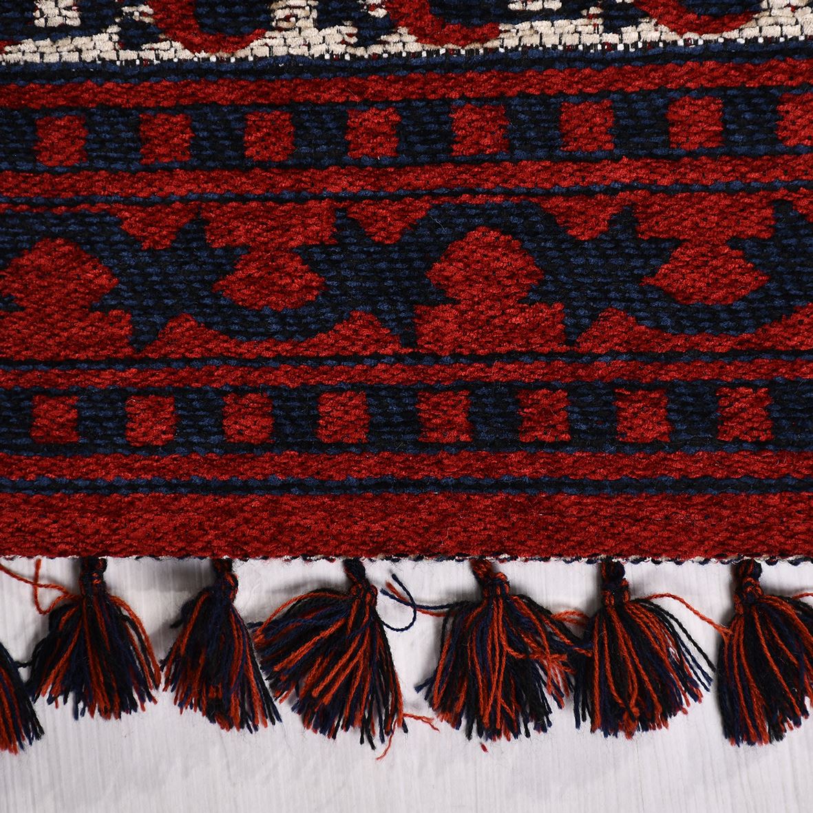 Türkmen Rubi – Tidlös Matta i Orientalisk Stil med Praktisk Design